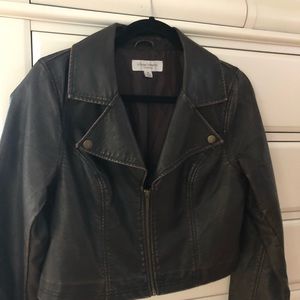 Liz Lange Maternity Faux Leather crop jacket